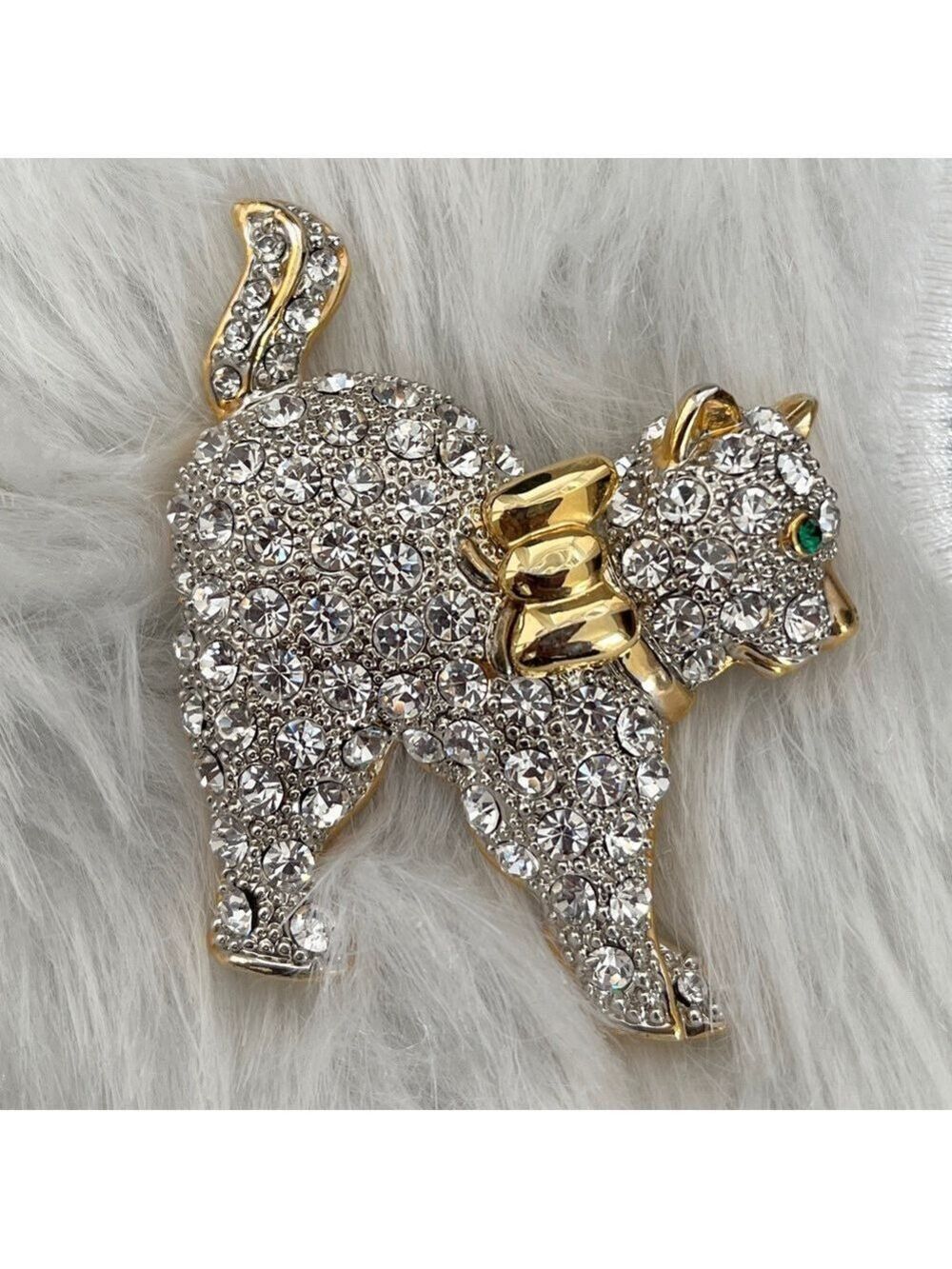 BROOCH Unsigned Cat Arched Back Rhinestone Pave Green Eye Gold Tone Metal Bow